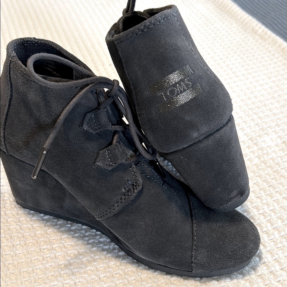 TOMS Women's Gray Wedge Booties